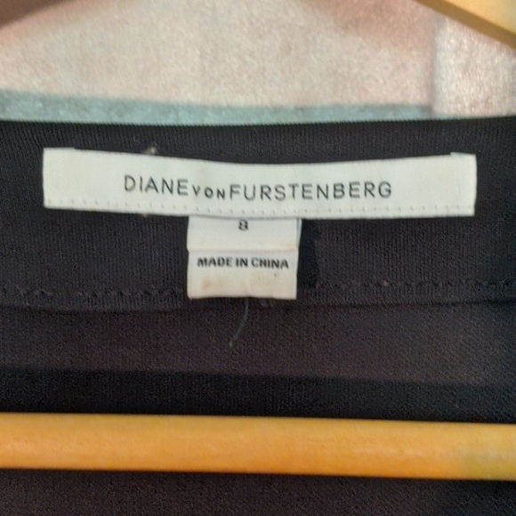 DIANE VON FURSTENBURG wrap dress- size 8 - Picture 3 of 6